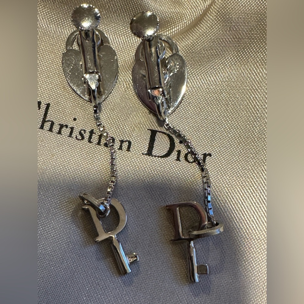 Dior Heart Padlock Cadena Earrings- NON PIERCED - Picture 10 of 12